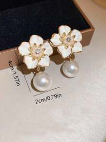 1 Pair Elegant French Style Oil Drip Rhinestone & Faux Pearl Camellia Flower Pendant Earrings For Women, Suitable For Party, Music Festival, Daily Wear, Graduation, Back To School, Holiday Gifts