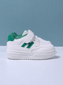 Nuevas zapatillas de deporte ligeras y de moda para niños para el campus y uso casual
