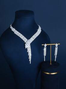 适合婚礼的奢华 4 件水晶首饰套装，包括项链、耳环、戒指、手链和配饰，适合女性。 - 白色 - 查看 14