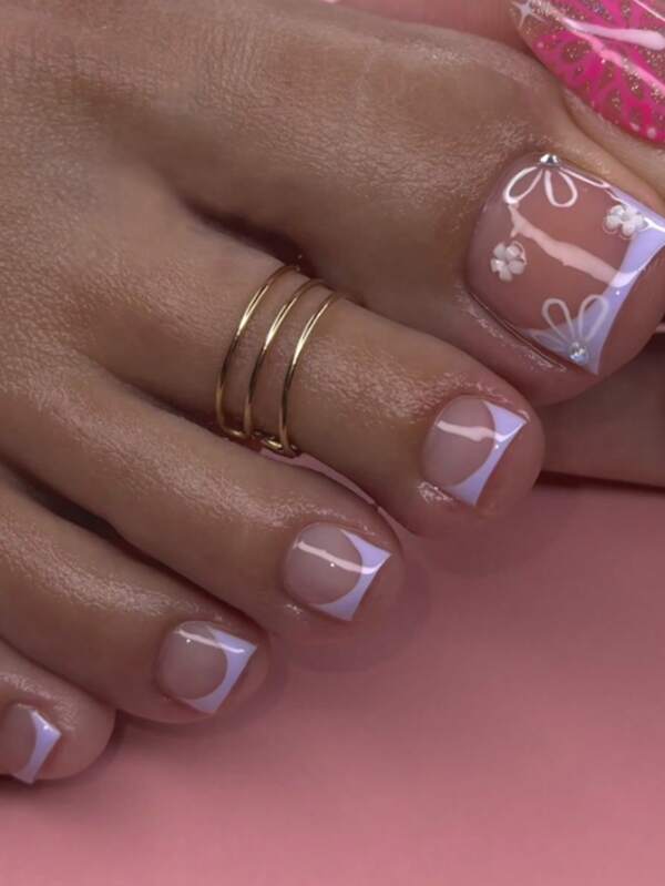 Instantly Upgrade Your Look With 24pcs Short Square Simple Elegant Purple French Cute White Flowers Toenails Full Cover Fake Nail For Women And Girls 1 Piece Of Jelly Gel+1 File Strip Jelly Gel Random Shipment Press On Nails