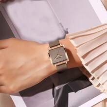 Novo relógio de quartzo feminino da moda. Relógio feminino luxuoso e elegante com mostrador quadrado, presente para namorada ou amiga, presente de Natal