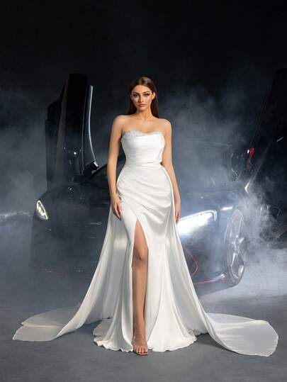 Elegant Strapless Mermaid Wedding Dress For Brides, With Flowing Floor-Length Skirt And Oversized Flared Sleeves, Inspired By Runway Fashion - A Luxurious And Graceful Gown, Ideal For Lavish Weddings, Private Villa Receptions, Bridal Photoshoots, And Upscale Galas.