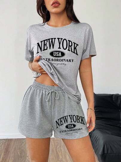 女士夏季两件套，露肩短袖T恤和松紧腰短裤，纽约，美国，英文字母，2025夏季新款休闲字母印花主题圆领短袖上衣，松紧腰带口袋短裤