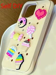1 件硅胶全覆盖防水手机壳，7 件创意 DIY 纸杯蛋糕、冰淇淋、鞋花装饰配件，透气凸起设计防摔独特，孔位随手机型号不同而变化，包含 7 个配件