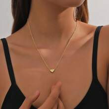 Ladies' Gold Heart - Shaped Pendant Necklaces, Cute Heart - Shaped Necklaces, Small Heart - Shaped Pendant Necklaces, Ladies' Heart - Chain Necklaces, Cute Minimalist Jewelry, Delicate Gold Jewelry, Ladies' Commemorative Gifts.