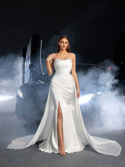 Elegant Strapless Mermaid Wedding Dress For Brides, With Flowing Floor-Length Skirt And Oversized Flared Sleeves, Inspired By Runway Fashion - A Luxurious And Graceful Gown, Ideal For Lavish Weddings, Private Villa Receptions, Bridal Photoshoots, And Upscale Galas.