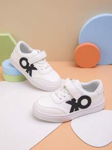 Zapatos deportivos infantiles con cierre de gancho y bucle de estilo casual y neutro, adecuados tanto para niños como para niñas, con diseño de estrella en la suela, muy apropiados para la temporada de regreso a clases