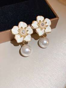 1 Pair Elegant French Style Oil Drip Rhinestone & Faux Pearl Camellia Flower Pendant Earrings For Women, Suitable For Party, Music Festival, Daily Wear, Graduation, Back To School, Holiday Gifts