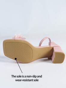 女式宽版花卉装饰方头粗跟凉鞋，优雅款式，适合春夏休闲、婚礼，米色，带踝带和金属扣细节 - 粉色 - 查看 10