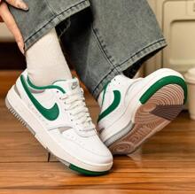 Nike Zapatillas deportivas casuales de moda retro de suela gruesa y caña baja para mujer Gamma Force