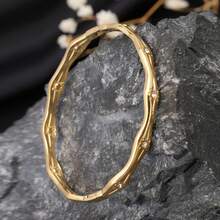 1 chiếc vòng tay bằng thép không gỉ mạ vàng 18K 8 ngôi sao có họa tiết chải xước với đá Cubic Zirconia khảm siêu nhỏ, thanh lịch và thời trang, thích hợp cho phụ nữ đeo hàng ngày và làm quà tặng cho bạn gái/vợ - Vàng - Xem 7