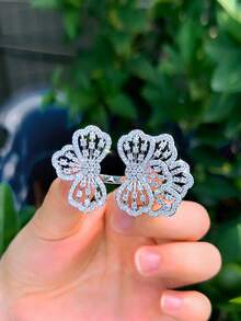 1pc Adjustable Size Attractive Flower Shaped Luxury Big Chunky Cubic Zirconia Wedding Bridal Party Ring For Women, Unique Statement Pageant Jewelry Accessory - White - View 3