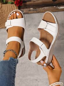 Sandalias planas de mujer talla grande 2023 de estilo romano con abertura en los dedos y cierre de gancho y bucle