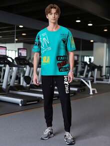 Conjunto de camiseta de manga corta con cuello redondo y estampado de letras, y pantalones cortos casuales para hombre. Conjunto de 3 piezas de verano para hombre - Verde - Ver 4