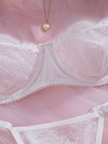 法式时尚魅力设计，性感网眼睫毛蕾丝文胸，迷人露胸半胸紧身内衣，诱人的半透视内衣和丁字裤套装，适合浪漫之旅和梦幻之夜