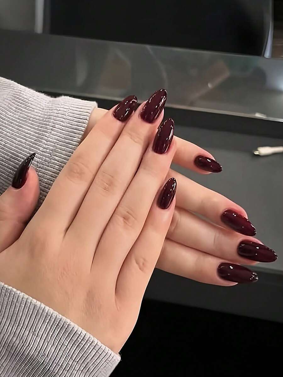 VV MEI JIA ER 24 件优雅纯色按压指甲，性感成熟中长杏仁色假指甲，勃艮第方形假指甲全覆盖 DIY 指甲套装和 1 片胶带和 1 个指甲锉