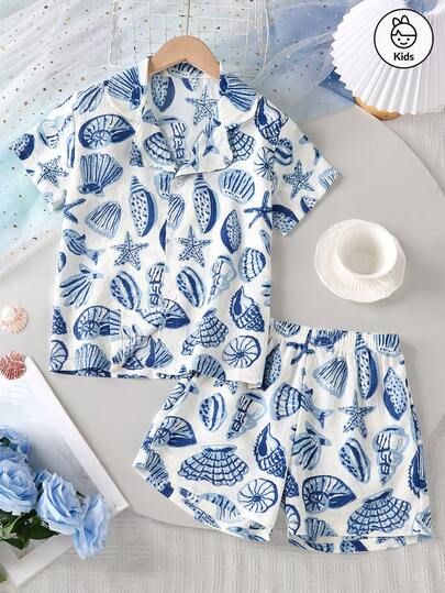 两件套女童休闲可爱贝壳印花睡衣套装，短袖纽扣领上衣和短裤，面料舒适，适合日常穿着。