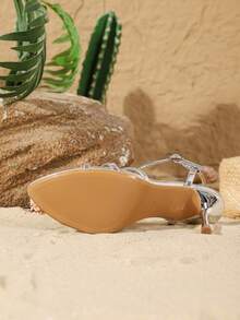 On feet& in love 女士时尚优雅交叉绑带尖头细高跟凉鞋，适合夏季搭配连衣裙，细高跟鞋 - 銀色 - 查看 7