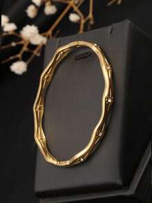 1 chiếc vòng tay bằng thép không gỉ mạ vàng 18K 8 ngôi sao có họa tiết chải xước với đá Cubic Zirconia khảm siêu nhỏ, thanh lịch và thời trang, thích hợp cho phụ nữ đeo hàng ngày và làm quà tặng cho bạn gái/vợ - Vàng - Xem 2