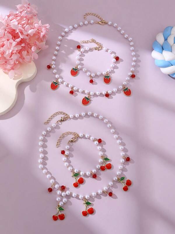 Conjunto de 2 piezas, collar y pulsera con perlas y cuentas con diseños de cerezas y fresas para niñas