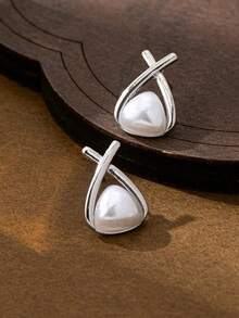 1 对金属交叉仿珍珠奢华耳环，别致简约的设计，百搭又流行