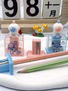 1pc Cartoon Design Compact Hand-Cranked Pencil Sharpener, Stainless Steel Blade, Safe And Convenient For Student Supplies, School Supplies,Back To School