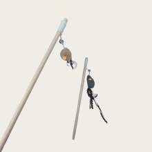 1 pieza Juguete de varita de madera con cuerda elástica para mascotas, juguete de autoactividad para que los gatos alivien el aburrimiento