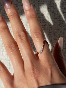 1 pièce Bague de fiançailles à contour ondulé pour femme, Bague décorative à coupe ronde brillante, Bague unique à motif vague emboîtée, Convient comme cadeau d'anniversaire ou pour une fête pour femmes