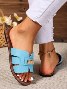 [Nueva Primavera/Verano] Sandalias tipo tanga estilo H para mujer, sandalias romanas de moda casual de celebrity con suela plana grabada cómoda en negro, beige y marrón, zapatos de playa de verano, sandalias cuña con pedrería elegante francesa de estilo minimalista y recomendadas por bloggers, sandalias tipo chanclas con suela antideslizante para interior y exterior, sandalias tipo tanga con decoración metálica de estampado de cocodrilo, versátiles para el verano
