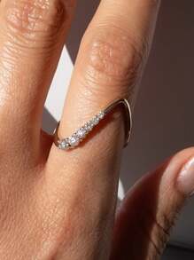 1 pièce Bague de fiançailles à contour ondulé pour femme, Bague décorative à coupe ronde brillante, Bague unique à motif vague emboîtée, Convient comme cadeau d'anniversaire ou pour une fête pour femmes