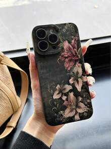 1件復古花卉黑色背景相機保護防震手機殼，相容 iPhone 17pro/17Air/17/17promax/16/11/16pro/16plus/16promax/16e/15Promax/13/14/12/XS/XR/7G/8P，相容 Galaxy S25/S25PLUS/S25 Ultra/A16/A36/A26/A56/A50/A12/A32/A52/A72/A51/A21S/A13/A14/S24/S24PLUS/S24Ultra/S22/A52/A53/A54/A55/S23，相容 11/12Pro/12/12X/13Pro/14Pro/15Pro，相容 Redmi 10/9/Note9/12c/Note11pro/Note8Pro，防震手機保護殼 - 黑色 - 查看 5