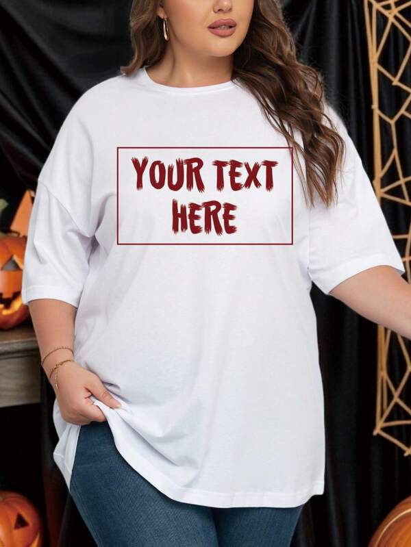 T-shirt personnalisé pour femmes en grandes tailles pour Halloween, printemps/été, t-shirt ample grande taille personnalisable. Téléchargez vos photos de famille/ami/animal de compagnie/selfie, personnalisez avec des souhaits d'anniversaire/nom, personnalisez avec une équipe/service extérieur, personnalisez avec un texte personnalisé sur un t-shirt col rond manches courtes noir grande taille. Cadeaux de vacances, cadeaux d'anniversaire, chemises culturelles, hauts d'été pour femmes, personnalisation de motifs de t-shirts, vêtements de sport grande taille pour femmes, t-shirts grande taille personnalisés.