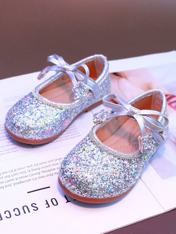 1 Pair Girls Glittering Fashion Flat Shoes Round Toe Low-Top Hook-And-Loop Casual Soft Sole Princess Style Toddler Shoes