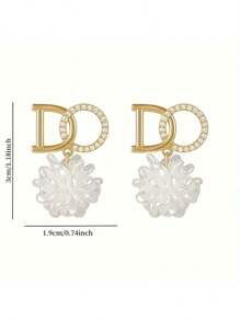 1 Pair Metal Alloy Flower Drop Earrings For Women, Letter & Faux Pearl Design, Elegant Everyday Wear That Suits Both Office Attire And Casual Outfits