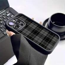 Funda de teléfono minimalista a cuadros en negro y gris, adecuada para modelos de 16, 16 Plus, 16 Pro, 16 Pro Max, 15, 15 Plus, 15 Pro, 15 Pro Max, 14, 14 Plus, 14 Pro, 14 Pro Max, 13, 13 Pro, 13 Pro Max, 12, 12 Pro, 12 Pro Max, 11, 11 Pro, 11 Pro Max, 7 y 8 Plus, fabricada en silicona y diseñada para evitar caídas, perfecta como regalo para 11 fiestas diferentes. - Negro - Ver 1