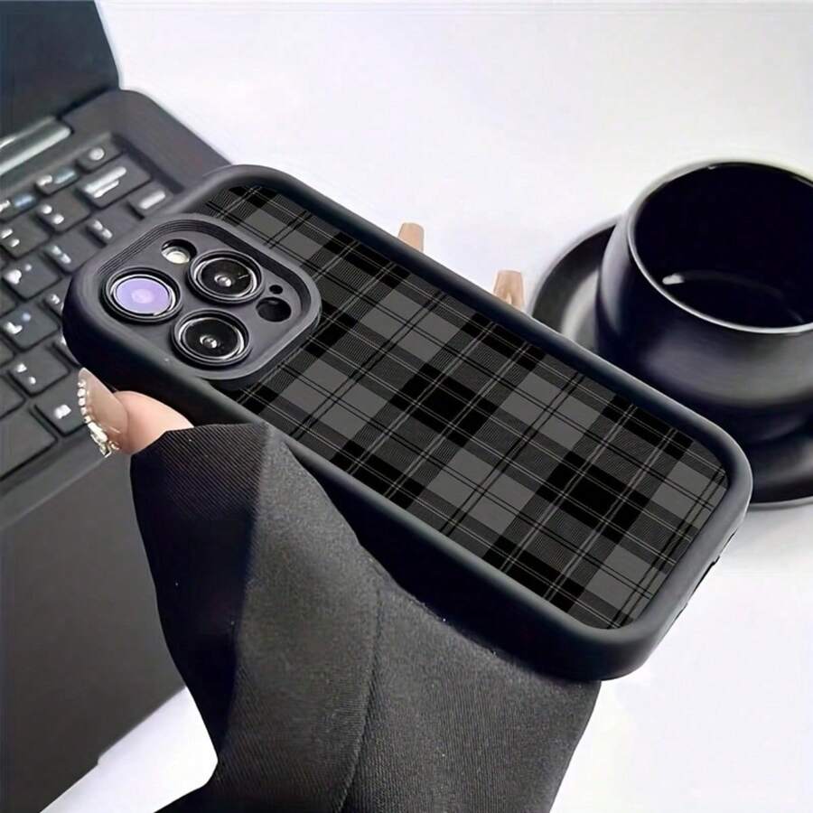 Funda de teléfono minimalista a cuadros en negro y gris, adecuada para modelos de 16, 16 Plus, 16 Pro, 16 Pro Max, 15, 15 Plus, 15 Pro, 15 Pro Max, 14, 14 Plus, 14 Pro, 14 Pro Max, 13, 13 Pro, 13 Pro Max, 12, 12 Pro, 12 Pro Max, 11, 11 Pro, 11 Pro Max, 7 y 8 Plus, fabricada en silicona y diseñada para evitar caídas, perfecta como regalo para 11 fiestas diferentes. - Negro - Ver 1