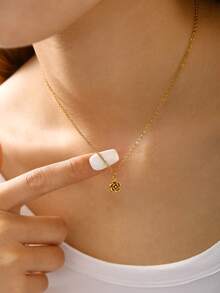 TONSI 1 chiếc vòng cổ mặt hoa hồng bằng thép không gỉ mạ vàng 18K phong cách Hàn Quốc thanh lịch quyến rũ thời trang chất lượng cao, thích hợp cho mùa hè, ngày lễ, du lịch, công việc, trang phục hàng ngày, tiệc tùng, quà tặng cho phụ nữ - Vàng - Xem 3