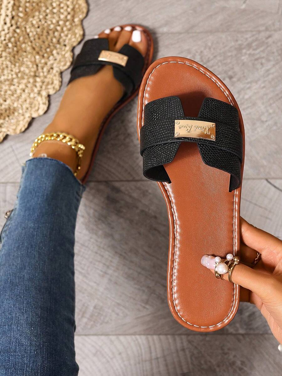 New Spring/Summer Fashion Brand H Style Women Slides, Casual Roman Sandals, Slip-On Comfortable Black/Beige/Brown Flat Thong Sandals, Blogger Recommended Desert-Key French Chic Rhinestone Thick Bottom Platform Sandals, Summer Beach Shoes, Minimalist Indoor/Outdoor Slippers, Crocodile Texture Versatile Metal Decor Flat Thong Sandals