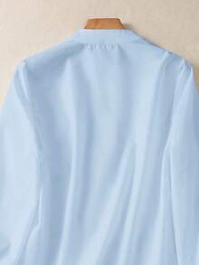 Camisa de mujer de unicolor con cuello en V y botones - Blusa casual y elegante de manga larga con detalle de bolsillo, adecuada para vacaciones, viajes y uso diario, artículo esencial para - Celeste - Ver 8