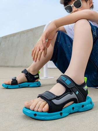儿童露趾凉鞋，男童女童透气防滑软底沙滩鞋，轻便运动凉鞋，适合夏季校园、海滩、日常穿着和运动