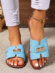 [Nueva Primavera/Verano] Sandalias tipo tanga estilo H para mujer, sandalias romanas de moda casual de celebrity con suela plana grabada cómoda en negro, beige y marrón, zapatos de playa de verano, sandalias cuña con pedrería elegante francesa de estilo minimalista y recomendadas por bloggers, sandalias tipo chanclas con suela antideslizante para interior y exterior, sandalias tipo tanga con decoración metálica de estampado de cocodrilo, versátiles para el verano
