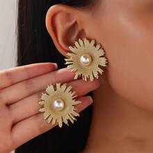 1 Pair Vintage Style Stainless Steel Sunflower Shaped Earrings With White Plastic Beads Decor, Suitable For Women's Party Wear Or Holiday Gift For Friends