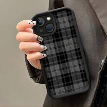Funda de teléfono minimalista a cuadros en negro y gris, adecuada para modelos de 16, 16 Plus, 16 Pro, 16 Pro Max, 15, 15 Plus, 15 Pro, 15 Pro Max, 14, 14 Plus, 14 Pro, 14 Pro Max, 13, 13 Pro, 13 Pro Max, 12, 12 Pro, 12 Pro Max, 11, 11 Pro, 11 Pro Max, 7 y 8 Plus, fabricada en silicona y diseñada para evitar caídas, perfecta como regalo para 11 fiestas diferentes. - Negro - Ver 4