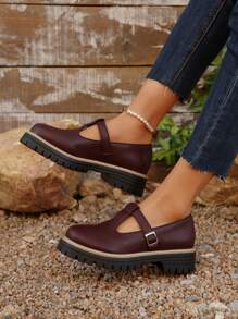 Chaussures plates à semelle épaisse, tout-aller, en PU, avec une bride en T et une boucle. Convient pour le port en extérieur au printemps, en été et en automne.