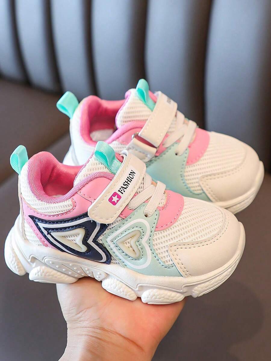 1 双时尚 PU 拼色多巴胺钩环儿童运动鞋，防滑软底女童运动鞋，适合春秋季