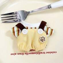 (仅限玩偶服装) 全新正品原装第一代/第二代/第三代 17 厘米 LLABUBU 服装适用于 Labobo 小雕像 LBB10cm 小雕像玩偶 2 件背带裤套装，可爱小猫爪印背带，无属性 - 彩色 - 查看 3