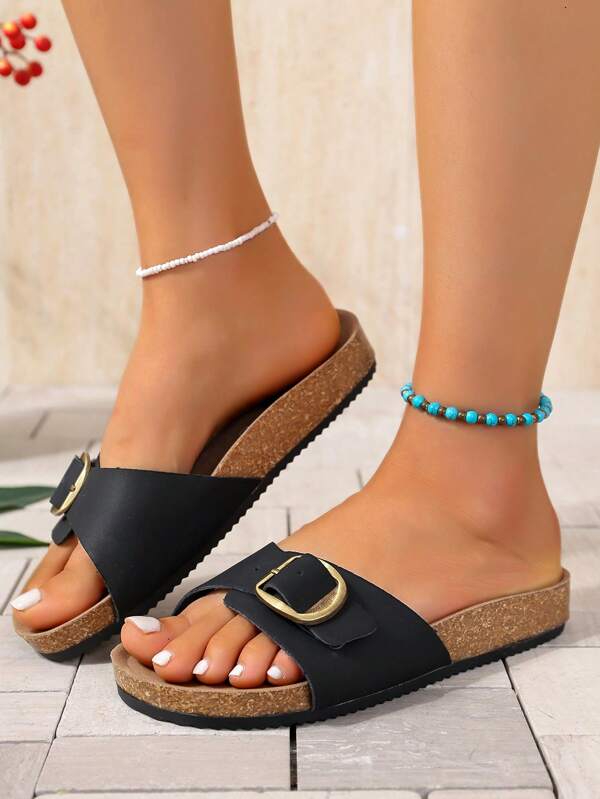 Sandales plates pour femmes, design avec boucle décorative, style classique, convient pour la plage, la tenue de la maison, le port estival, couleur kaki, mules beiges