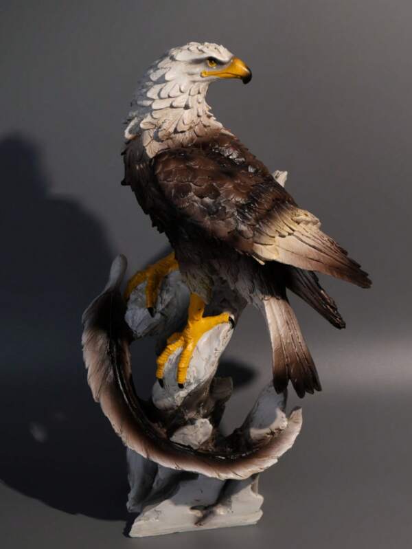 1 Stück Bald Eagle Statue aus Harz, handgefertigte Figur auf Fels-Sockel für Heim-/Bürodekoration, ideales Sammlerstück, einzigartige 4. Juli Dekoration, Sommerdekoration