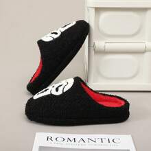1 par de pantuflas de felpa con diseño de esqueleto en estilo retro para Halloween, suela suave y silenciosa para interiores con contraste de colores, negro y rojo, para otoño/invierno