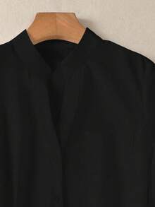 女士纯色V领纽扣衬衫 - 长袖休闲优雅衬衫，带口袋设计，适合度假、旅行和日常穿着，春、夏、秋、冬必备单品，黑色 - 黑色 - 查看 5